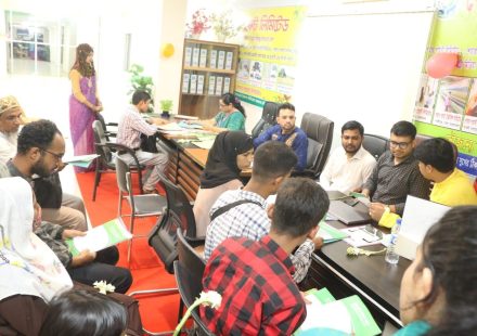সমিতির সভায় সদস্যদের অংশগ্রহণ ও নথিপত্র যাচাই